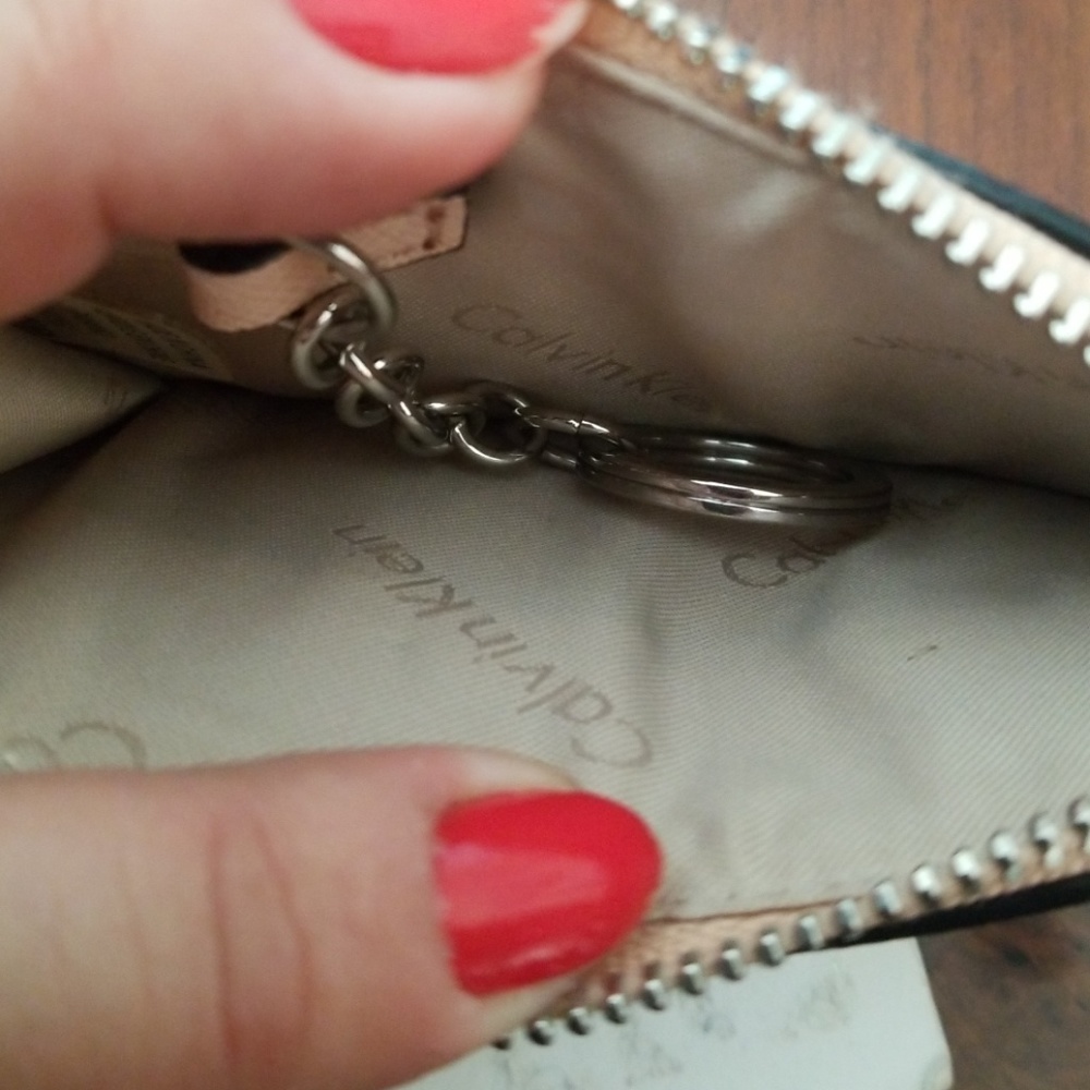 Calvin Klein Coin Key Wallet - Picture 4 of 4
